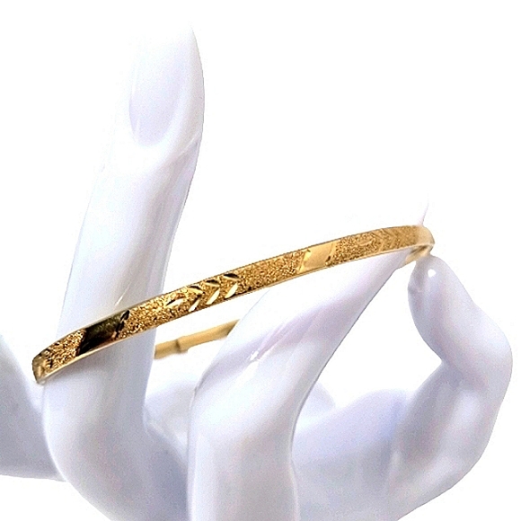 Diamond Cut 14k Solid Gold Bangle Bracelet With Locking Closure - Picture 1 of 6